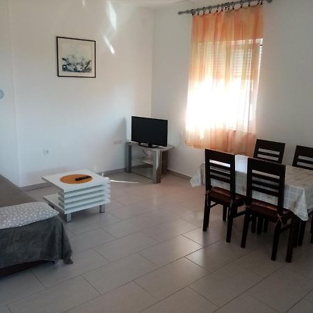 Apartmani Cesar Rtina Exterior photo
