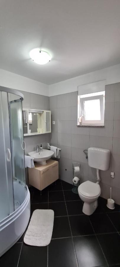 Apartmani Cesar Rtina Exterior photo